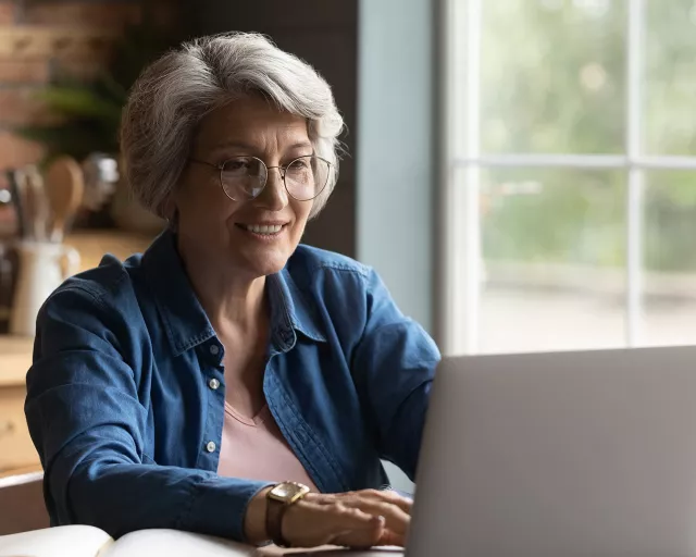 woman collaborating online